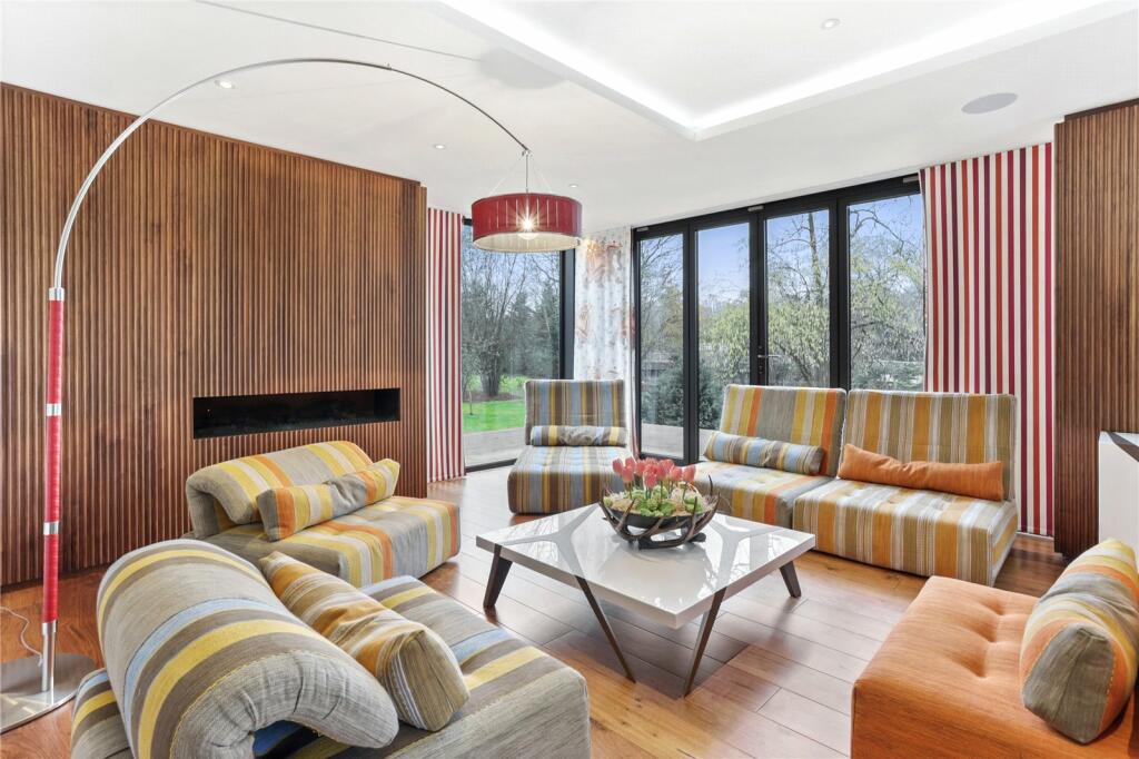 5 bedroom detached house for sale in Esher Road, Hersham, WaltononThames, KT12