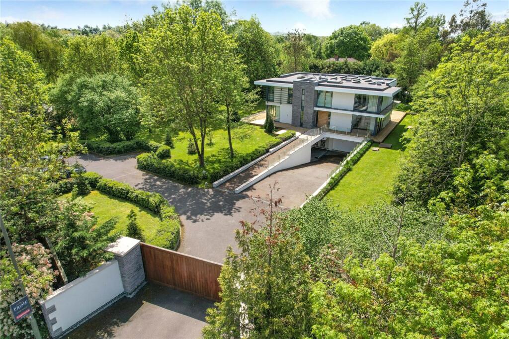 5 bedroom detached house for sale in Esher Road, WaltononThames, KT12