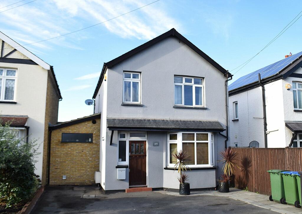 4 bedroom house for sale in Terrace Road, WaltonOnThames, KT12