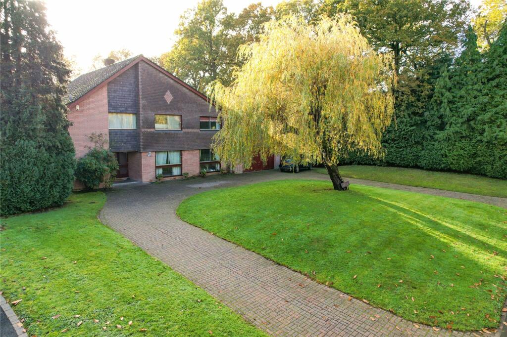 5 bedroom detached house for sale in Kelvedon Avenue, Burwood Park
