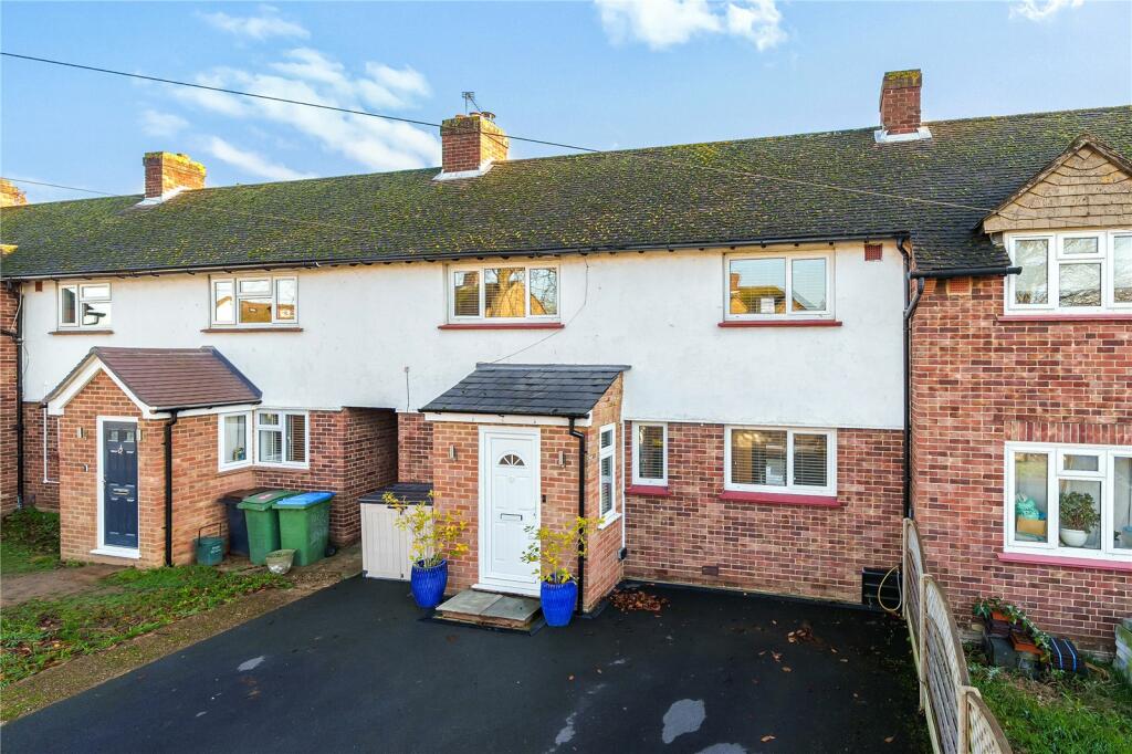 3 bedroom terraced house for sale in Mead Road, Hersham, WaltononThames, KT12