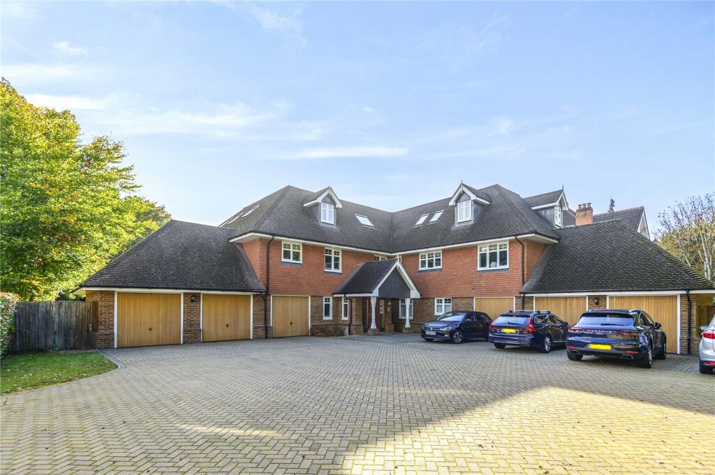 2 bedroom flat for sale in Ashley Road, WaltonOnThames, KT12