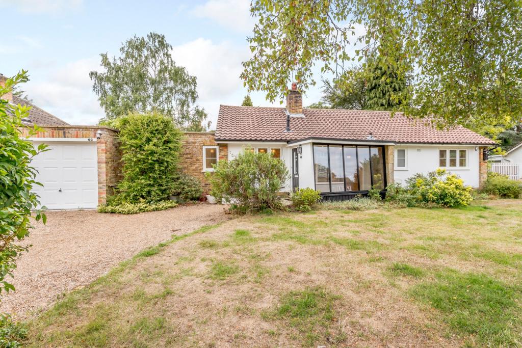 3 bedroom detached bungalow for rent in Eastwick Road, Walton On Thames
