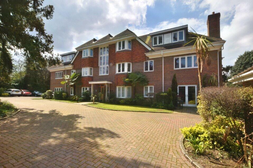 2 bedroom flat for sale in Sheerwater Road, West Byfleet, KT14