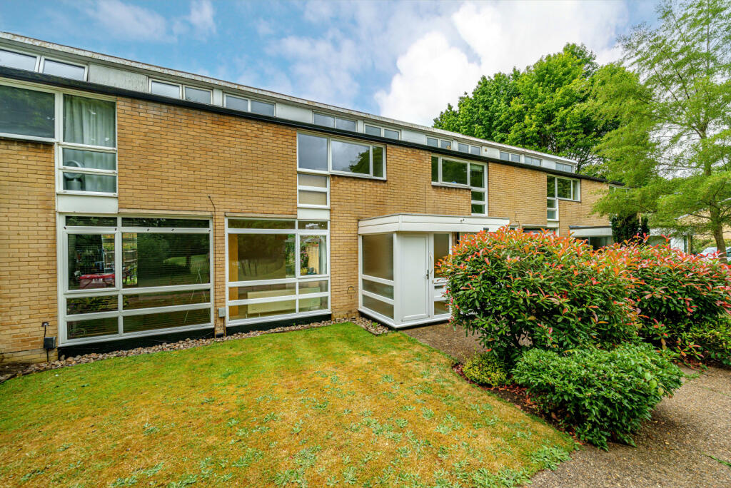 3 bedroom house for sale in Weymede, Byfleet, KT14