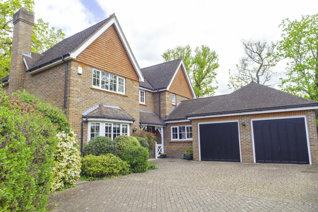 4 bedroom detached house for sale in Redwing Gardens, West Byfleet, KT14