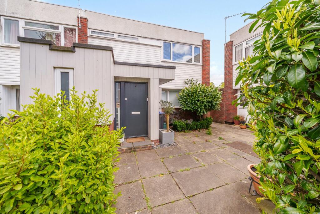 3 bedroom end of terrace house for sale in Brantwood Gardens, West