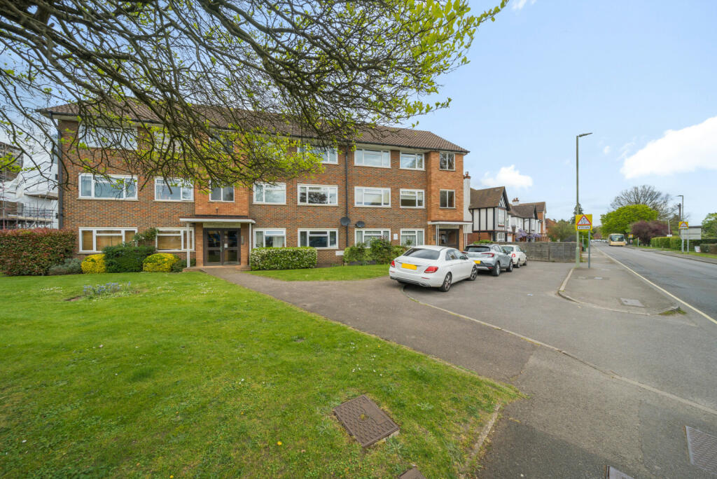 2 bedroom flat for sale in Drayton Court, Lavender Park Road, West