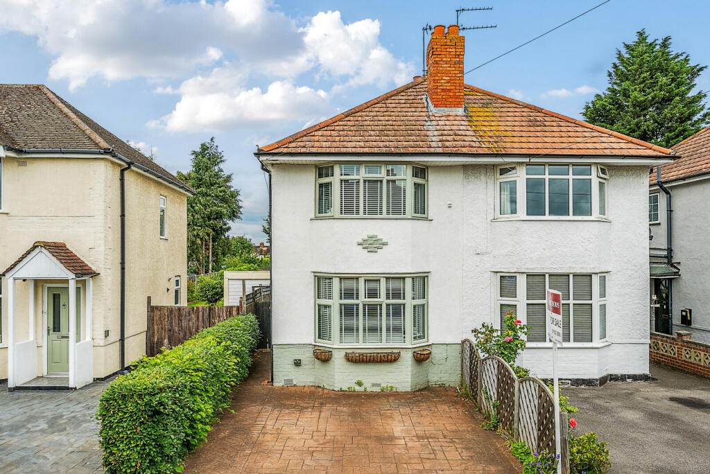 2 bedroom semidetached house for sale in Hart Road, Byfleet, KT14