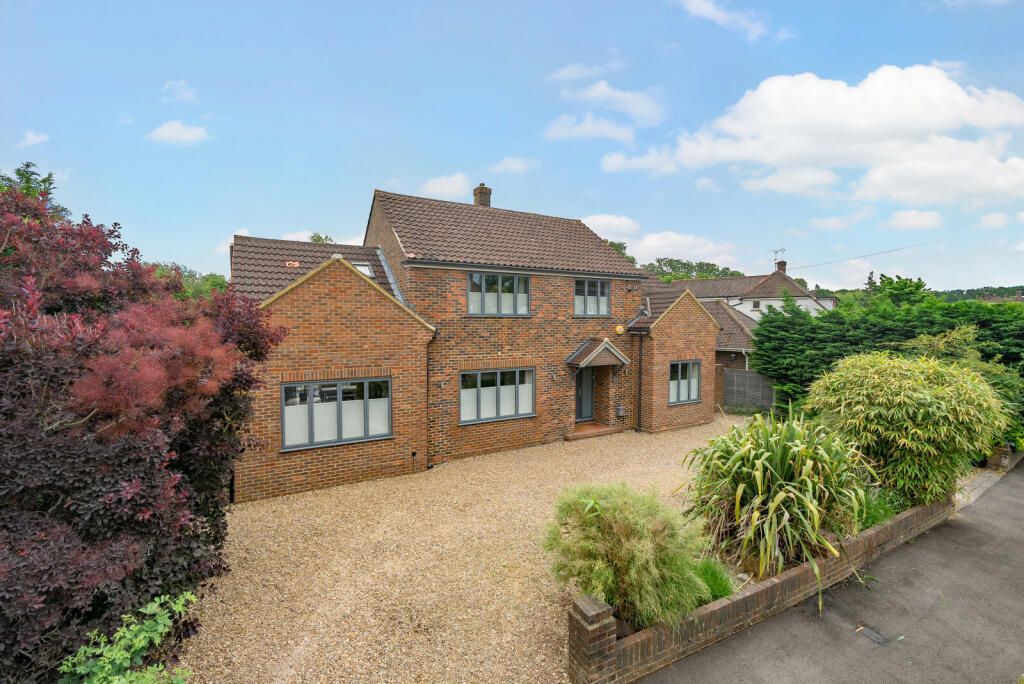 4 bedroom detached house for sale in Lovelace Drive, Pyrford, GU22