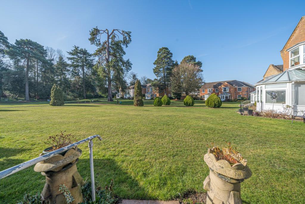 1 bedroom apartment for sale in Fairlawn, Hall Place Drive, Weybridge, KT13