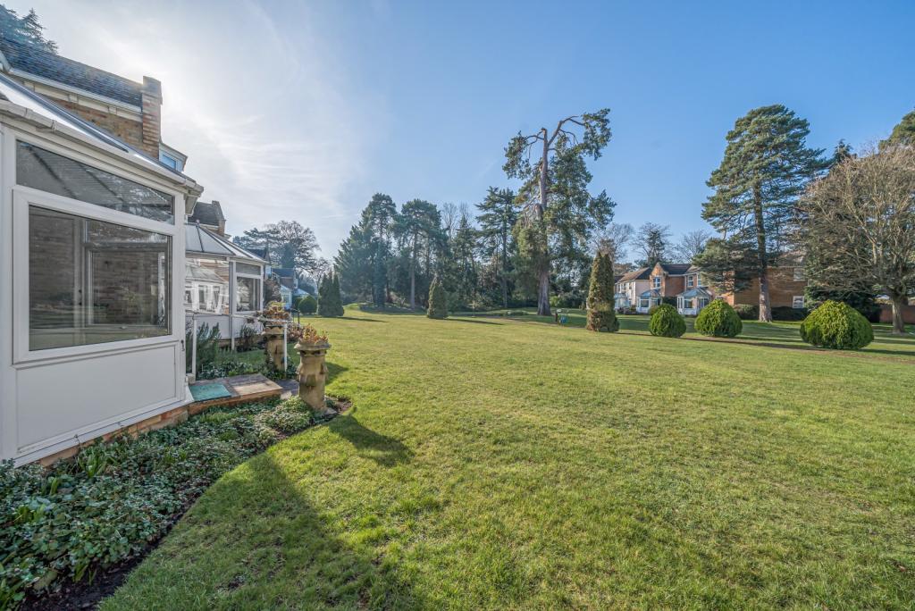 1 bedroom apartment for sale in Fairlawn, Hall Place Drive, Weybridge, KT13