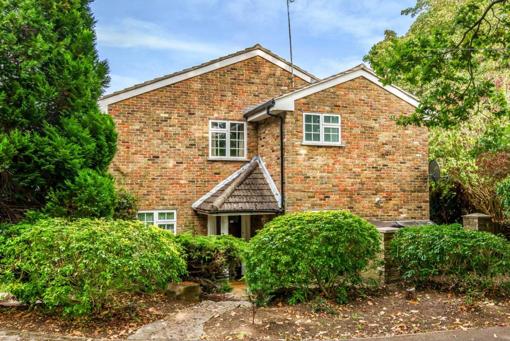 4 bedroom semidetached house for sale in Parkway, Weybridge, KT13