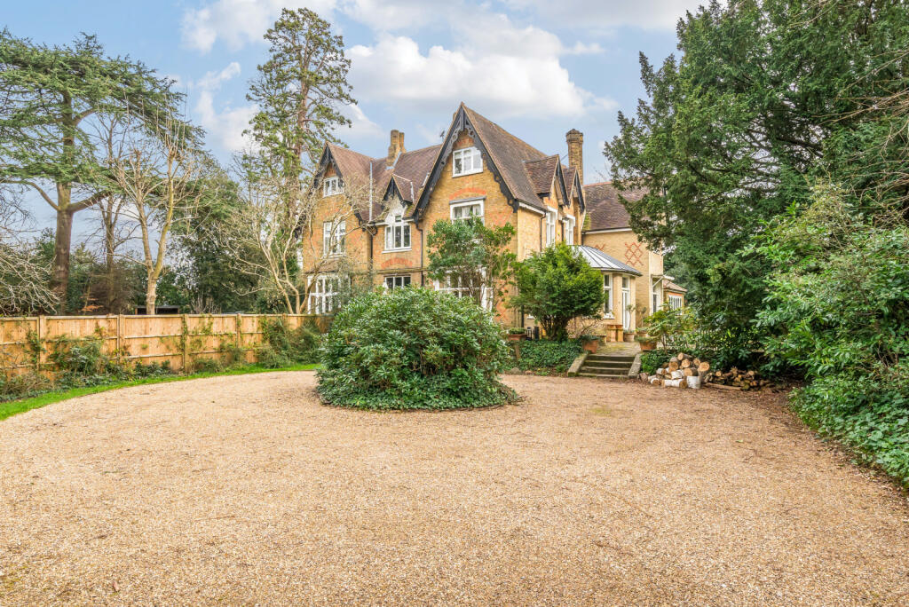 5 bedroom semidetached house for sale in Firfields, Weybridge, KT13