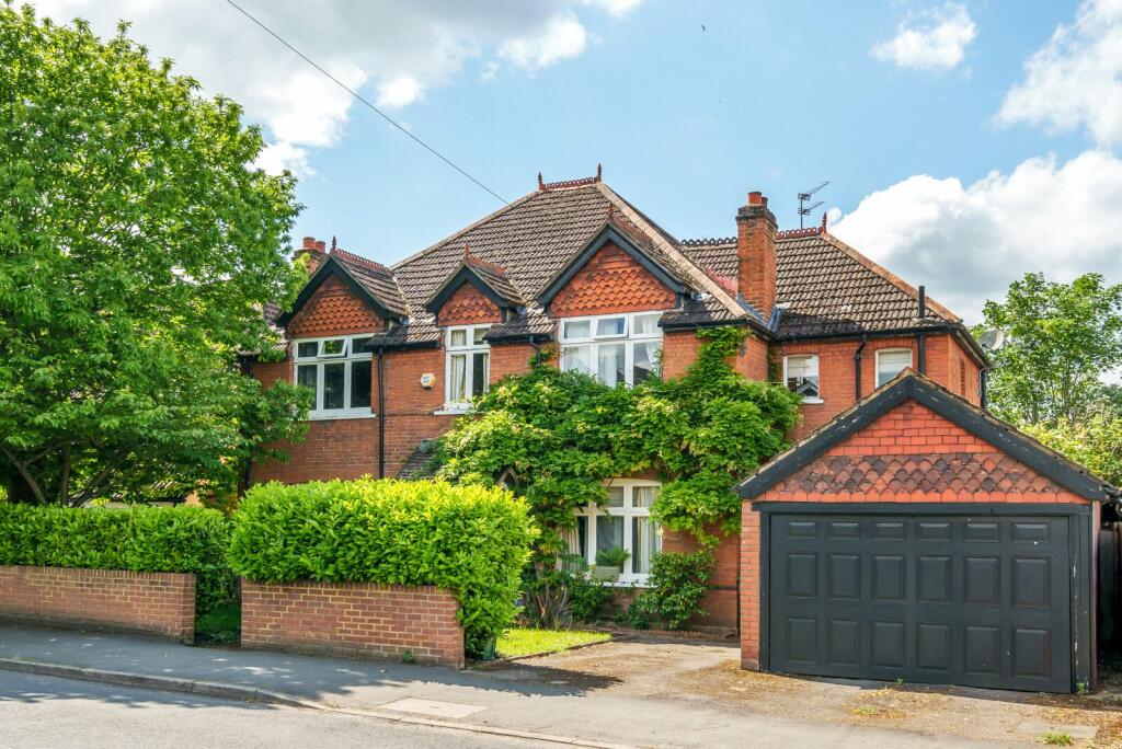 5 bedroom detached house for sale in Portmore Park Road, Weybridge, KT13