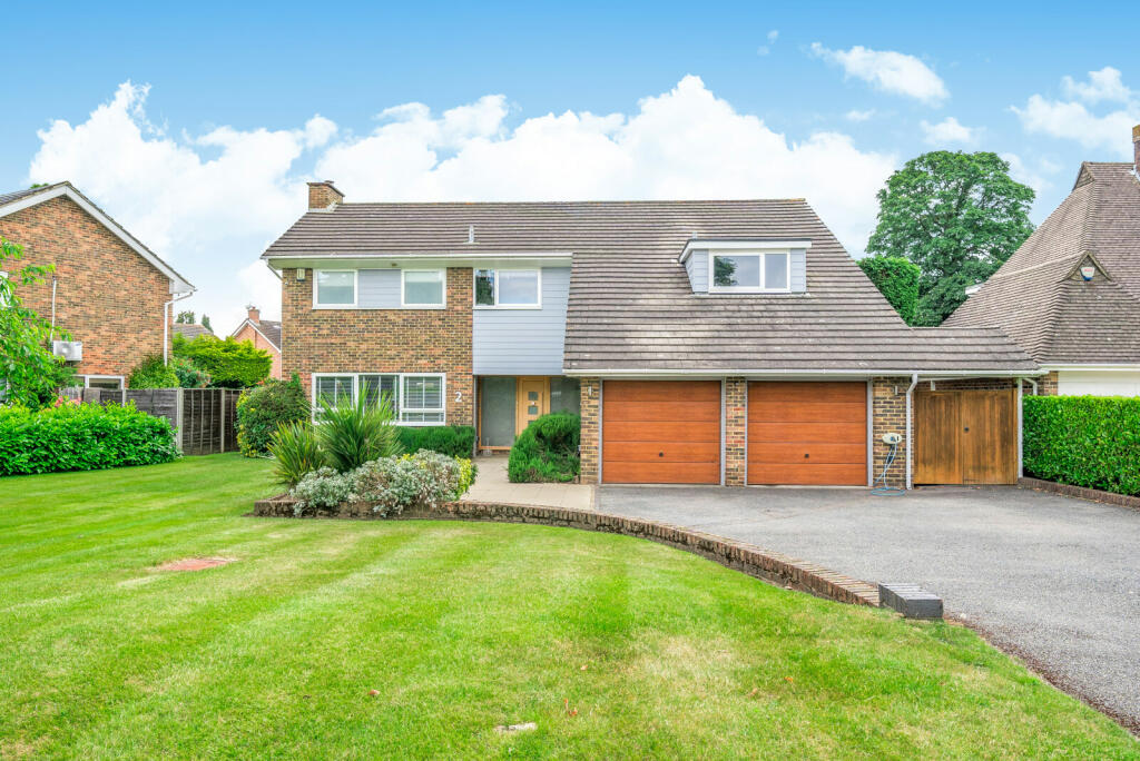 5 bedroom detached house for rent in The Paddocks, Weybridge, KT13