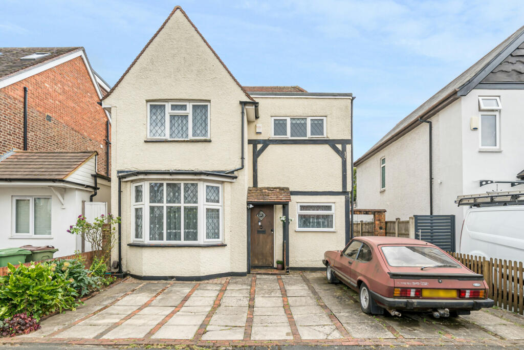 3 bedroom detached house for sale in Monument Road, Weybridge, Surrey, KT13
