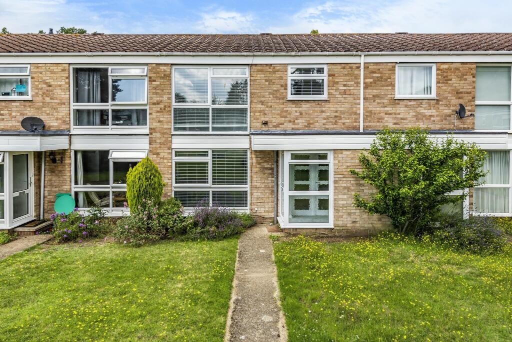 3 bedroom house for rent in Netherby Park, Weybridge, Surrey, KT13