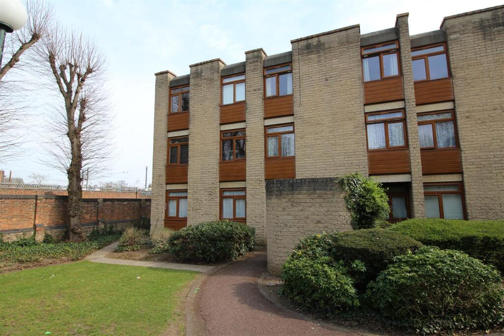 Main image of property: Stanwick Court, Peterborough