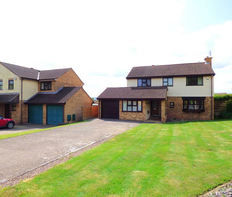 4 bedroom detached house for sale in Jubilee Close, Ledbury