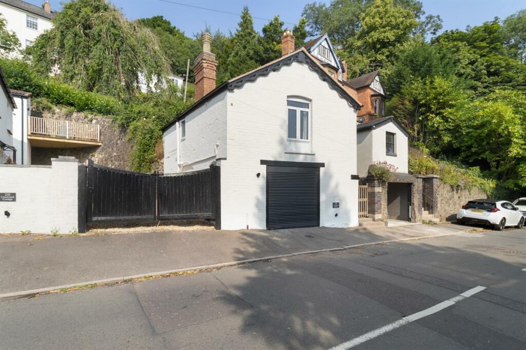 Main image of property: Courtyard Mews, 248 Wells Road, Malvern, WR14