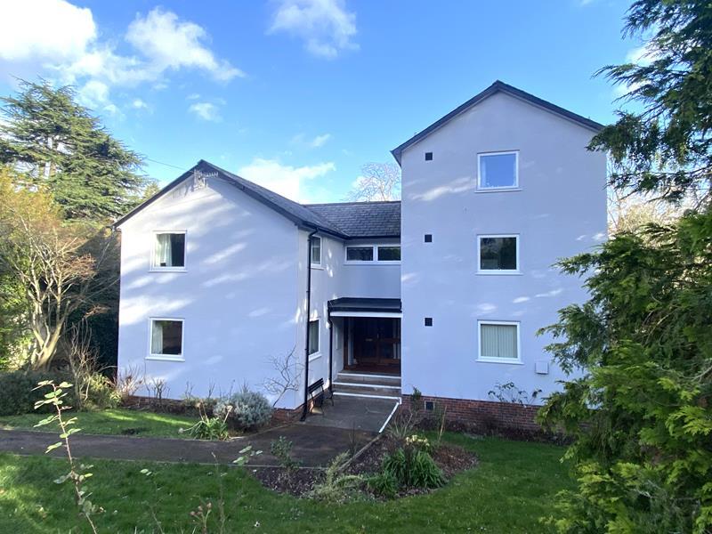 Main image of property: Flat 2, 138 Graham Road, Malvern, Worcestershire, WR14 2JW