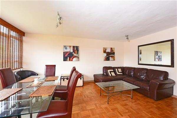 Main image of property: Garden Royal, Putney, SW15