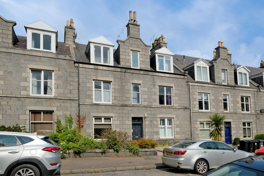 Main image of property: 54 (first floor left) Balmoral Place, Aberdeen, AB10