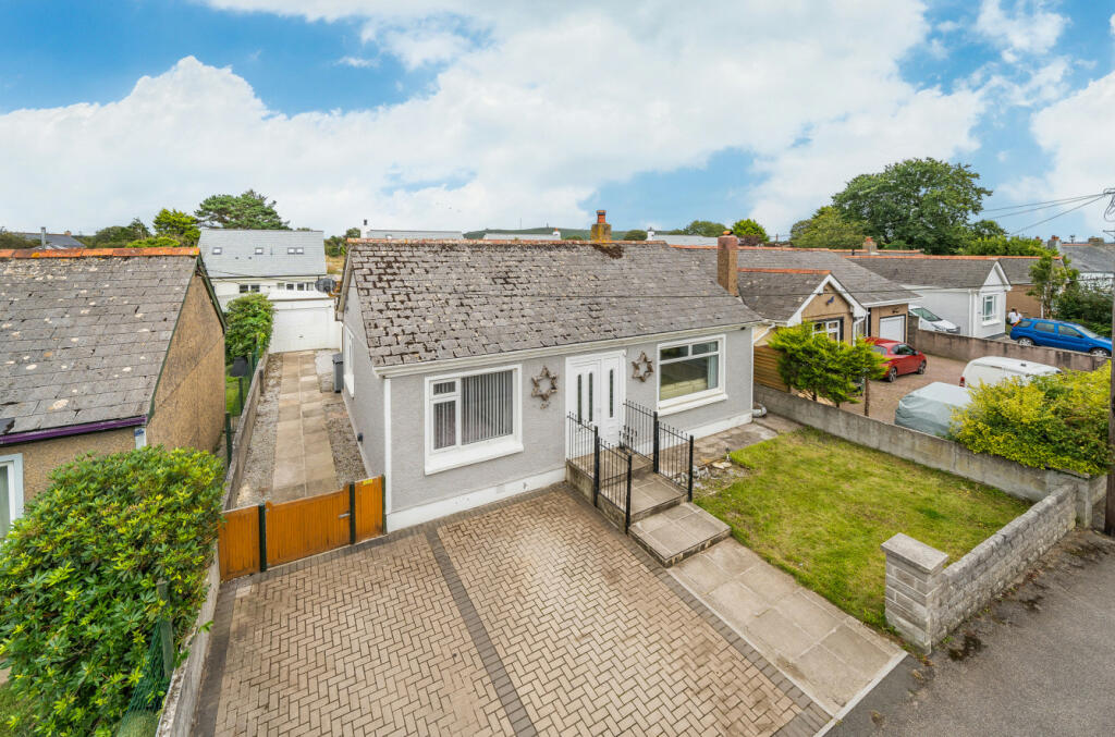 3 bedroom bungalow for sale in Merritts Hill, Illogan, Redruth