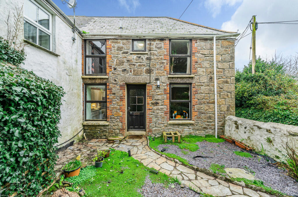 2 bedroom semidetached house for sale in Lower Pengegon, Pengegon