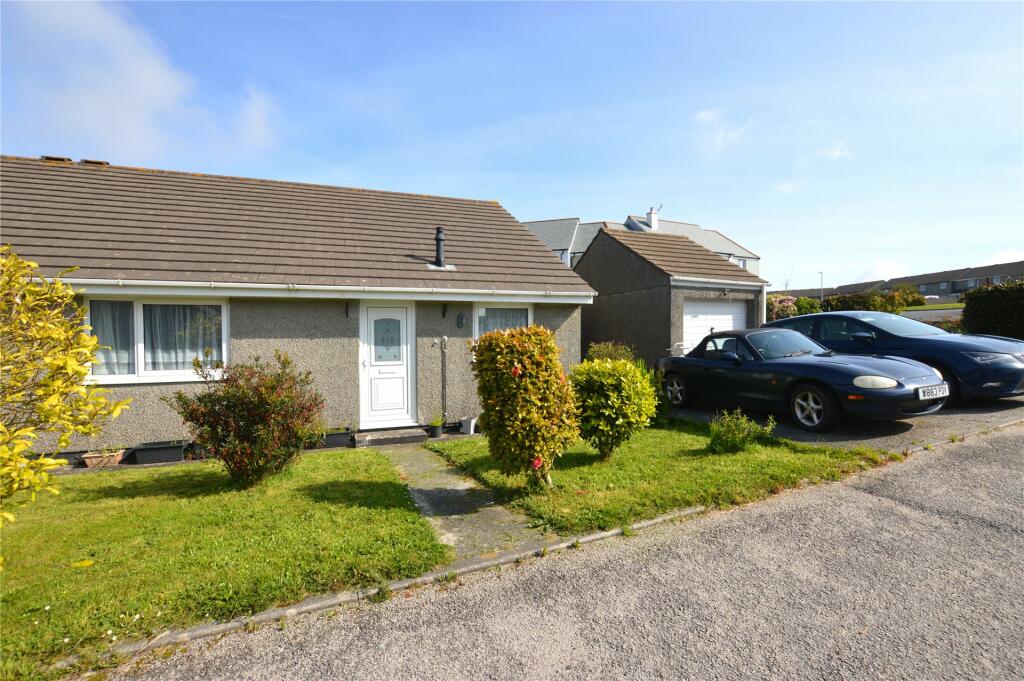 3 bedroom bungalow for sale in Penhale Estate, Redruth, Cornwall, TR15