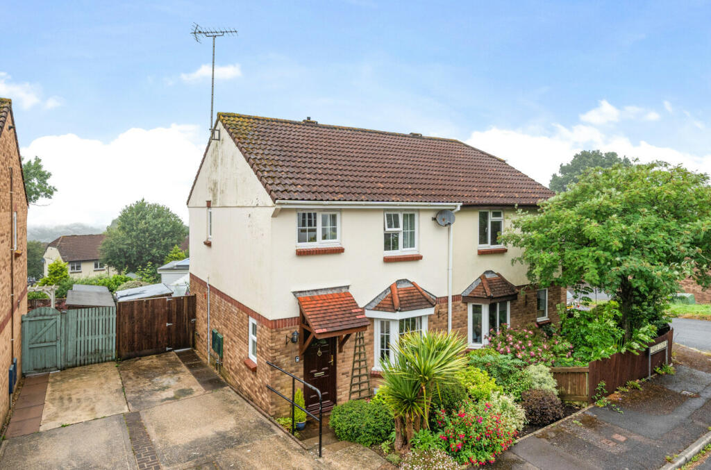 3 bedroom semidetached house for sale in Tweed Close, Honiton, Devon, EX14