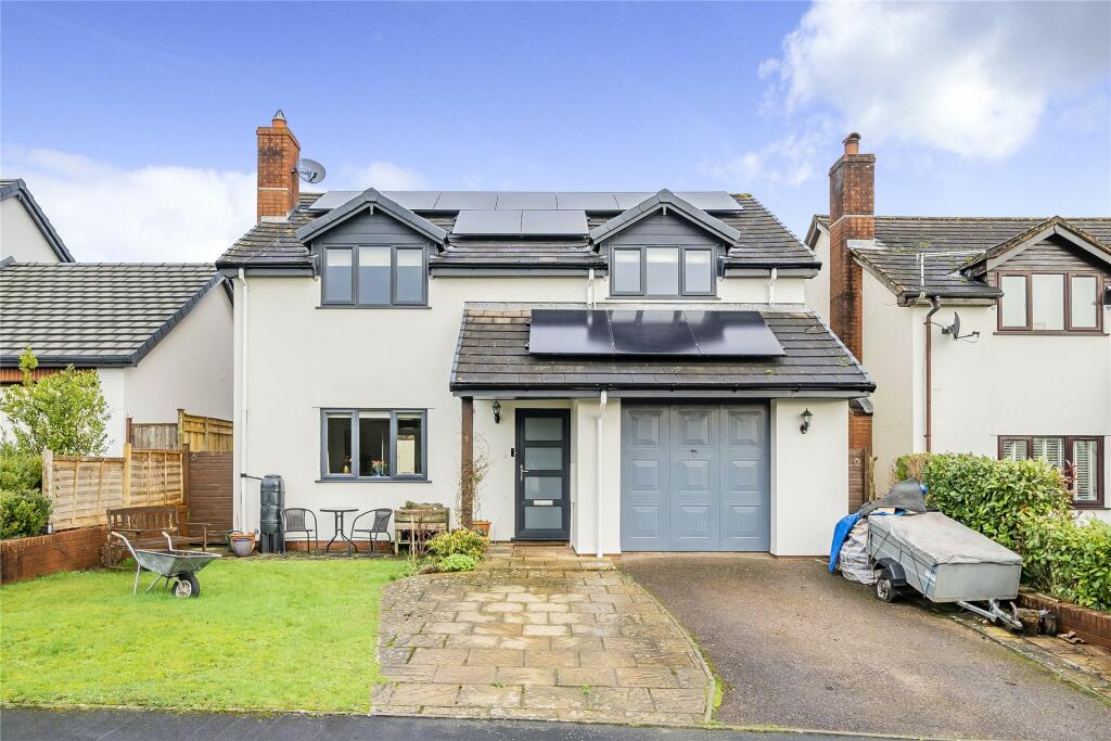 4 bedroom detached house for sale in Barnshill Close, Cheriton
