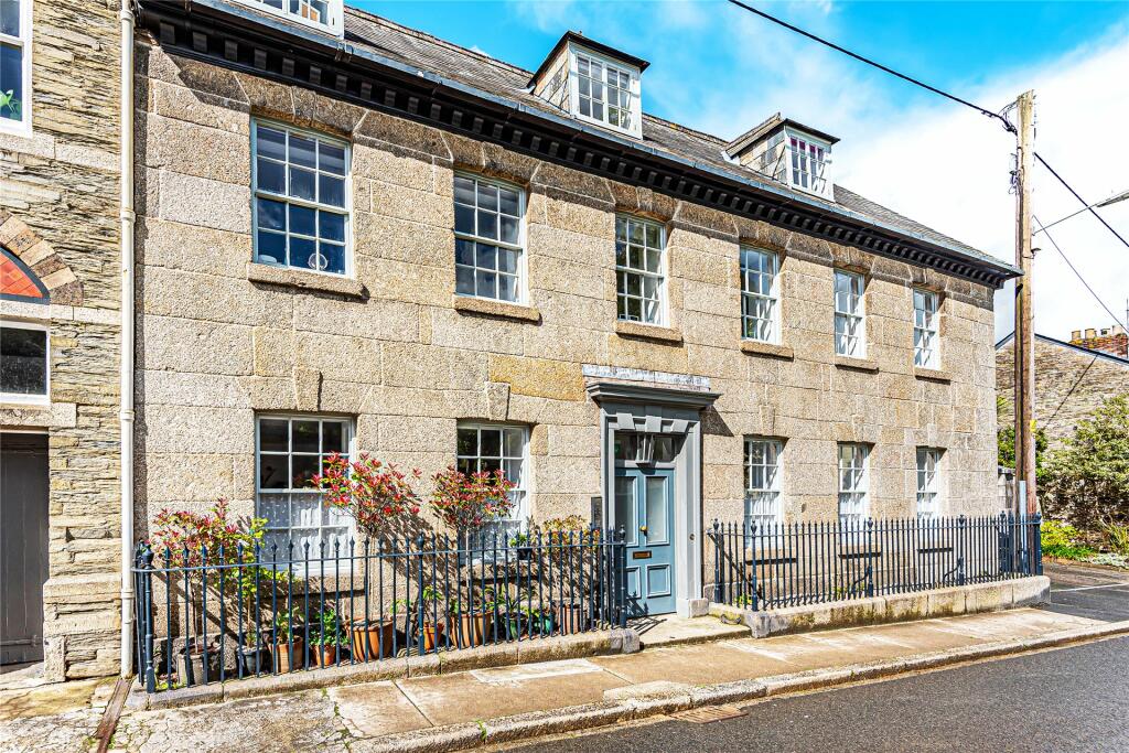2 bedroom apartment for sale in Lowenna, North Street, Lostwithiel