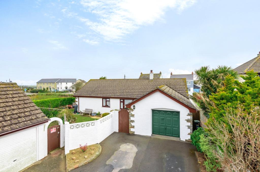 4 bedroom bungalow for sale in Ellenglaze Court, Cubert, Newquay