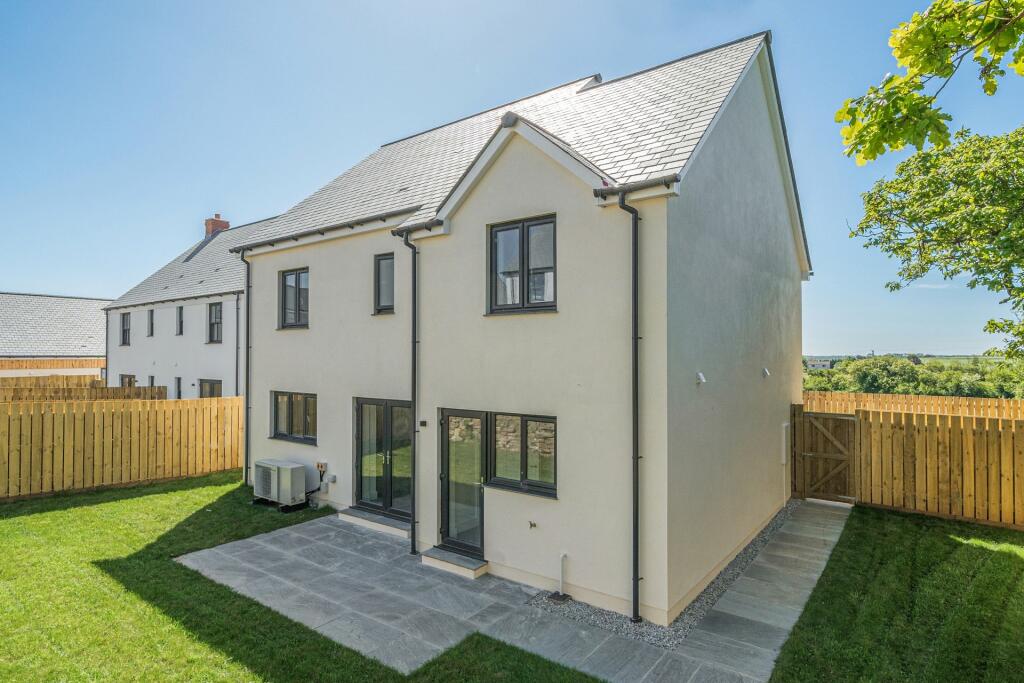 4 bedroom detached house for sale in Alice Meadow, Grampound Road