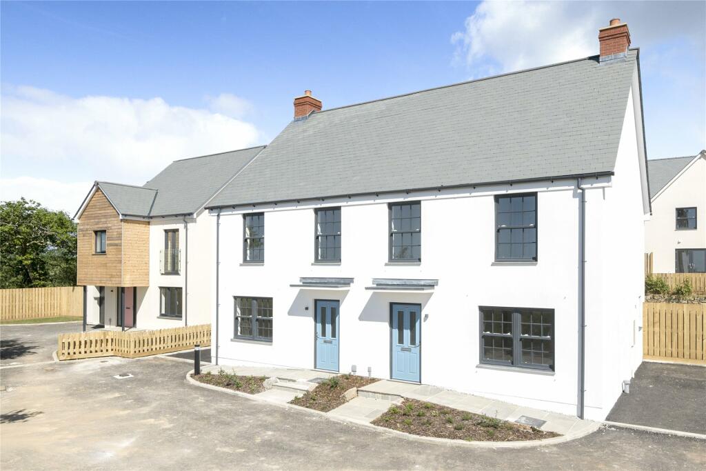 3 bedroom semidetached house for sale in Alice Meadow, Grampound Road