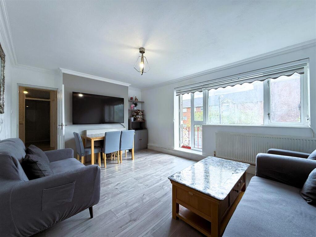 Main image of property: Broad Lane, London