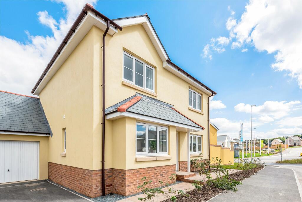 4 bedroom detached house for sale in Abbeyford Vale, Crediton Road