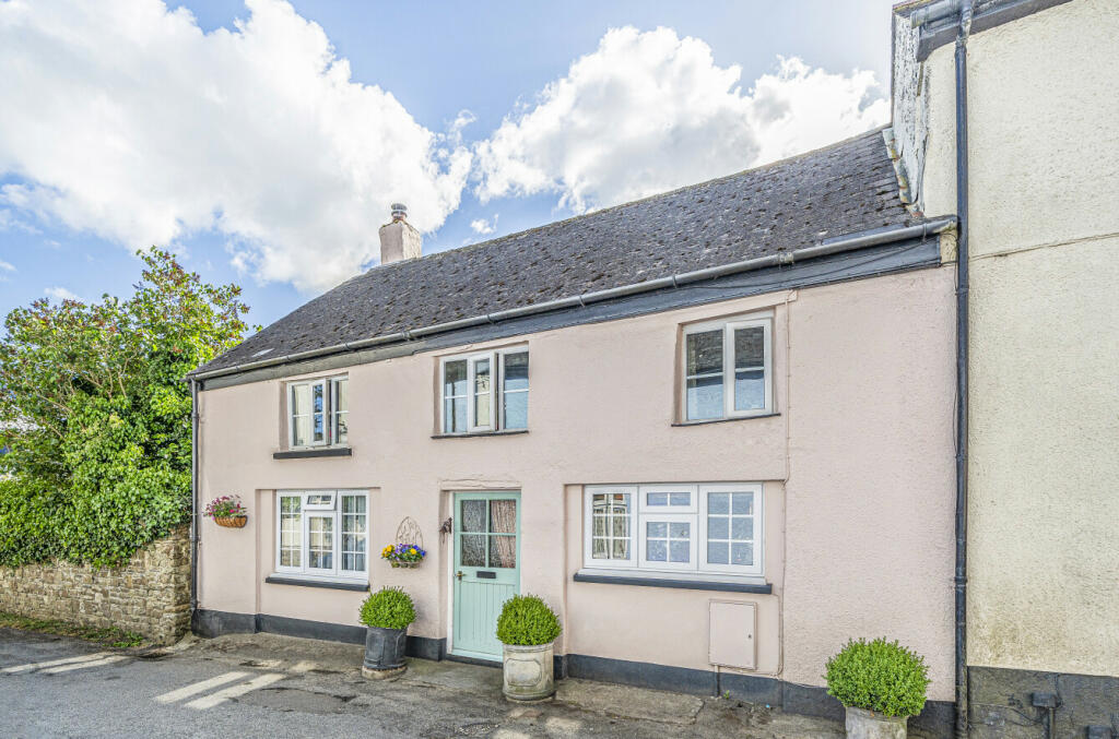 3 bedroom end of terrace house for sale in South Street, Winkleigh, Devon, EX19