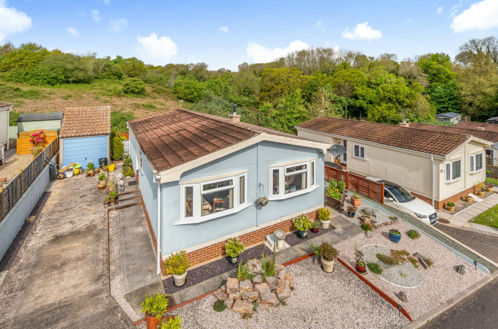 2 bedroom detached house for sale in Fairlawns Park, Grange Road