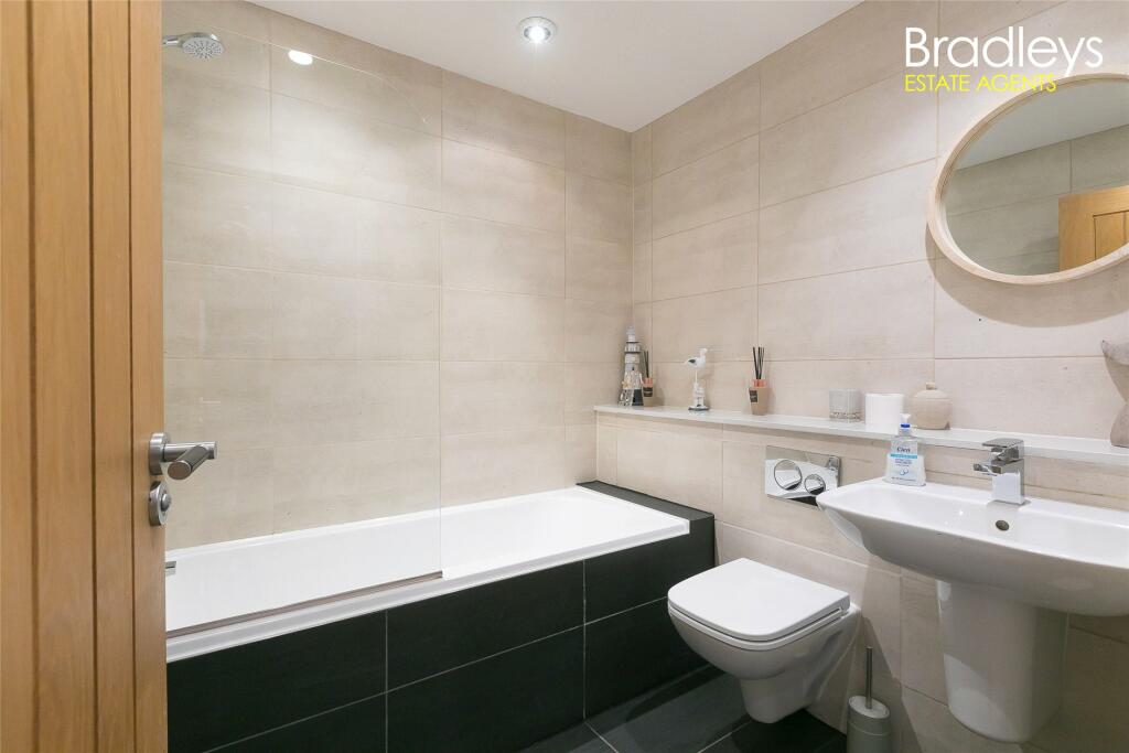 3 bedroom end of terrace house for sale in 1 Castle Village, Tregenna