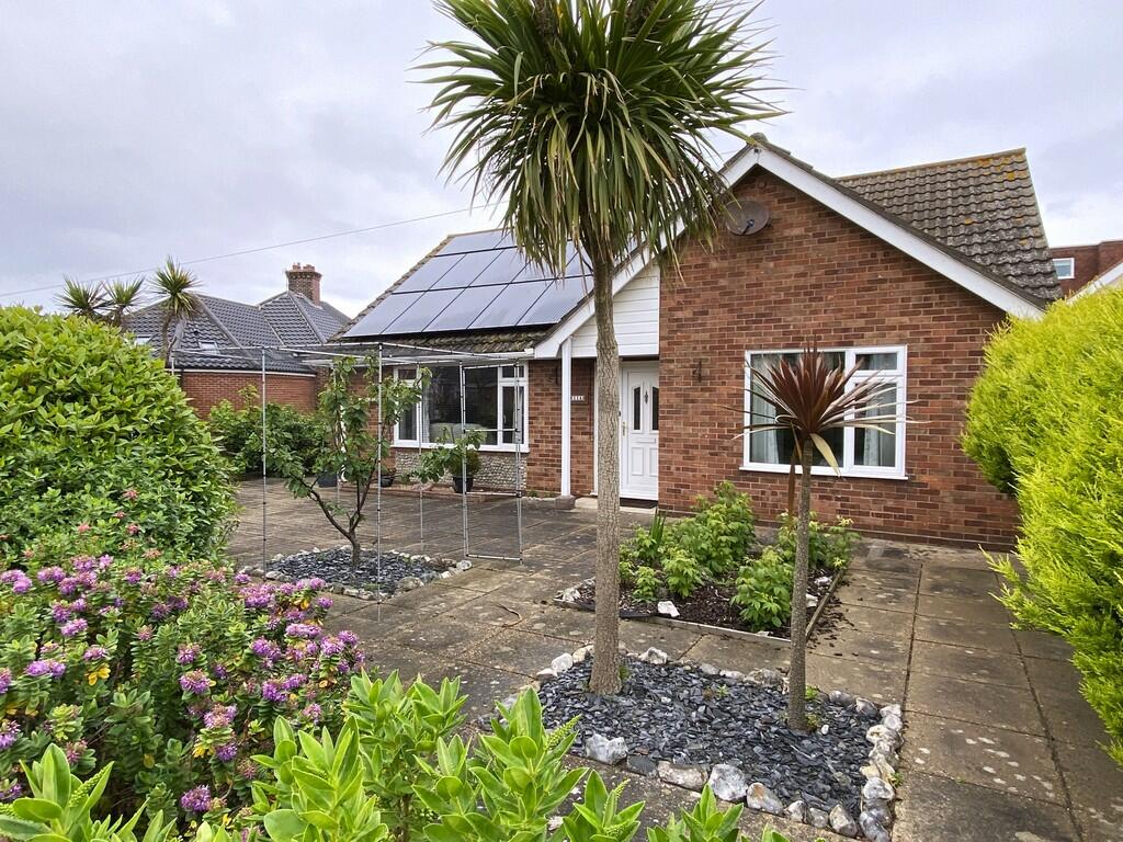 2 bedroom detached bungalow for sale in Sheringham, NR26
