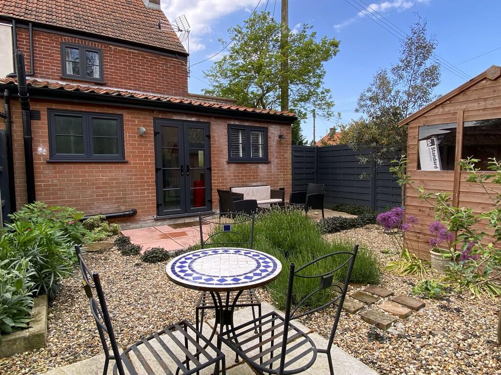 2 bedroom semidetached house for sale in Aylmerton, NR11