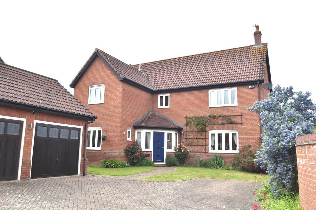4 bedroom detached house for sale in Sheringham, NR26