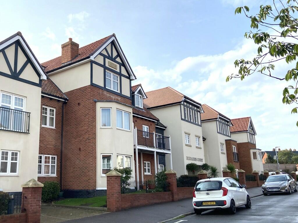 1 bedroom ground floor flat for sale in Sheringham, NR26