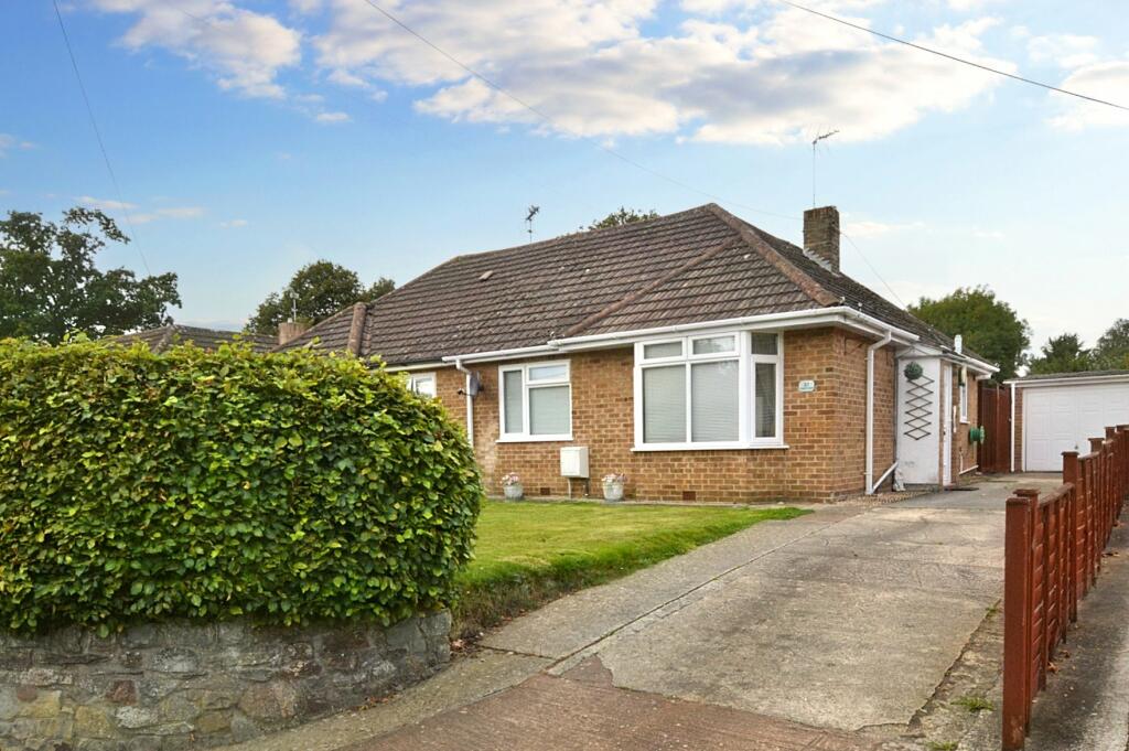 2 bedroom bungalow for sale in Lyngford Road, Taunton, Somerset, TA2