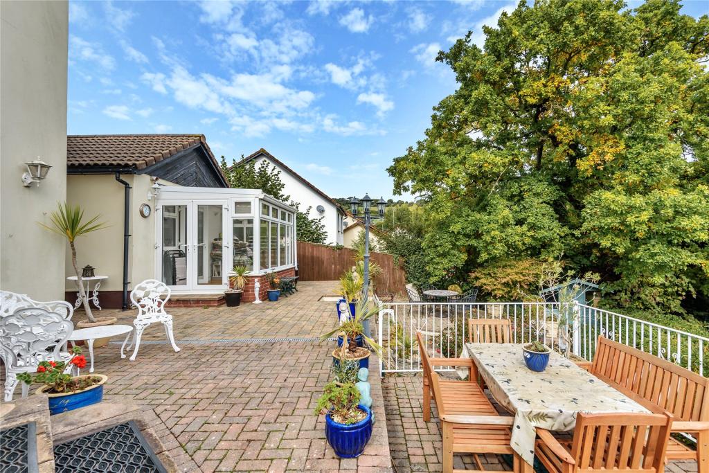 5 bedroom detached house for sale in Valley Close, Teignmouth, Devon, TQ14