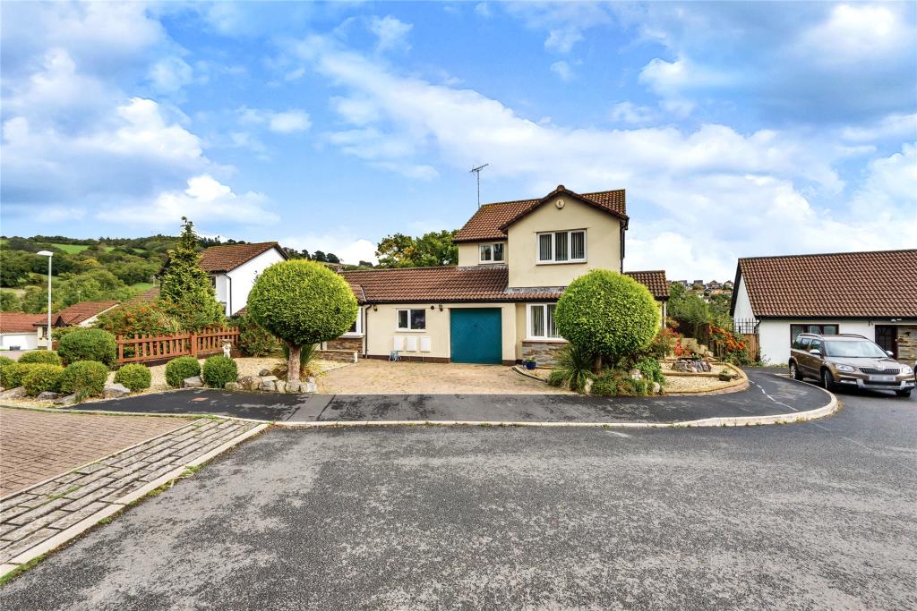 5 bedroom detached house for sale in Valley Close, Teignmouth, Devon, TQ14