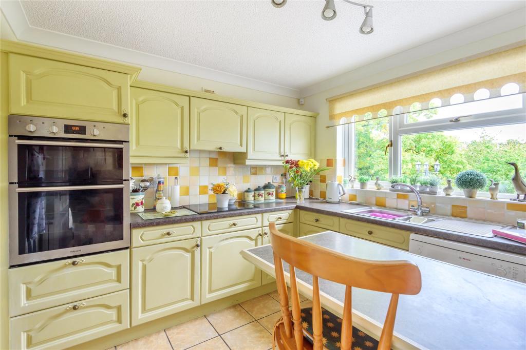 5 bedroom detached house for sale in Valley Close, Teignmouth, Devon, TQ14